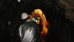 Автобус с людьми провалился в воронку возле шахты в Павлодарской области