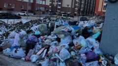 Почему в Астане переполнены контейнеры для мусора, ответили в акимате