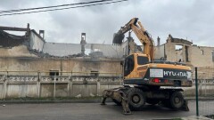 В Алматы сносят объект, частично построенный на земле госфонда