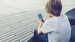 Франция проведёт эксперимент по запрету мобильных телефонов в школах
