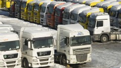Большегрузы продолжают портить дороги: 800 тысяч машин никак не контролируют
