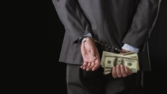 Заместителя акима Жетысуского района Алматы подозревают в получении крупной взятки