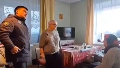 Участковый вынес на руках из задымлённой квартиры 81-летнюю пенсионерку в Костанайской области
