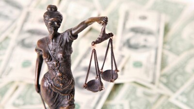 Замглавы департамента экологии ВКО подозревается в получении взятки