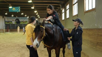 Дети с особыми потребностями могут бесплатно пройти курсы иппотерапии в Караганде