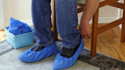 Поставщик пытался продать медучреждению бахилы по 1775 тенге за штуку в Жетысуской области