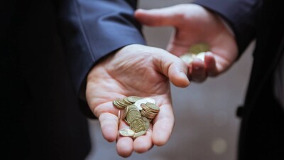 Сотрудники аэропорта Астаны требуют поднять им зарплату