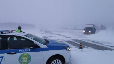 МВД: С начала зимы дороги из-за непогоды закрывали более 1000 раз в Казахстане
