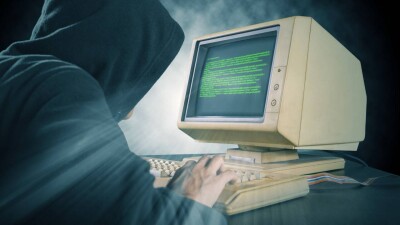 "Выплачивала кредит, который не брала". Депутат Базарбек рассказал, как его мать стала жертвой мошенников