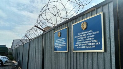 Контролёра павлодарской колонии понизили в звании за жестокое обращение с осуждённым