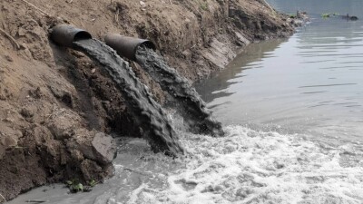 Антикор завёл 21 дело на госпредприятие, которое сливало отходы в неположенном месте