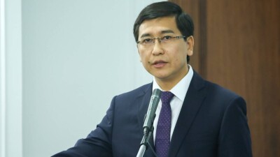"Поживём – увидим": Аймагамбетов о сокращении учебного года до 25 мая
