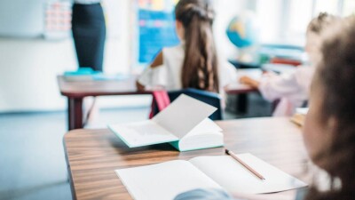Трещины обнаружили на стенах некоторых школ в Алматы после землетрясения