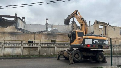 В Алматы сносят объект, частично построенный на земле госфонда