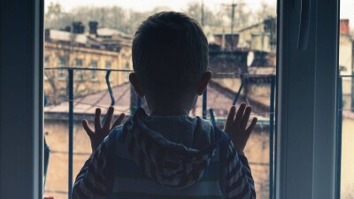 Казахстанских детей усыновляют и увозят в ЮАР, Кению, Филиппины. Сенатор обеспокоен, что о них нет информации