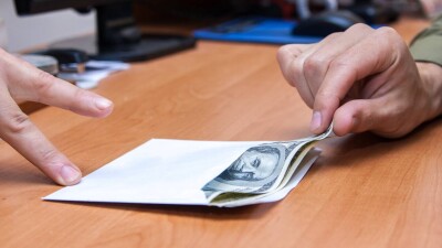 Криминализация обещания и предложения взятки: в Антикоре объяснили отличие этих понятий