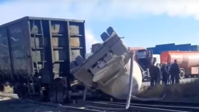 ДТП на железнодорожных путях в Астане: столкнулись тепловоз и бетономешалка