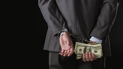 Судью и его посредника осудили за коррупцию в Алматинской области