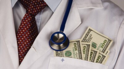 Устроили на работу за взятку: двум сотрудницам госучреждения вынесли приговор в Таразе