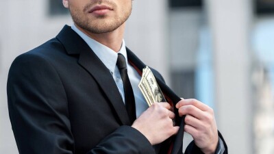 Главу научного центра дерматологии подозревают в получении взятки