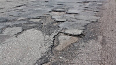 Смаилов: Мы регулярно слышим от населения жалобы на плохие дороги