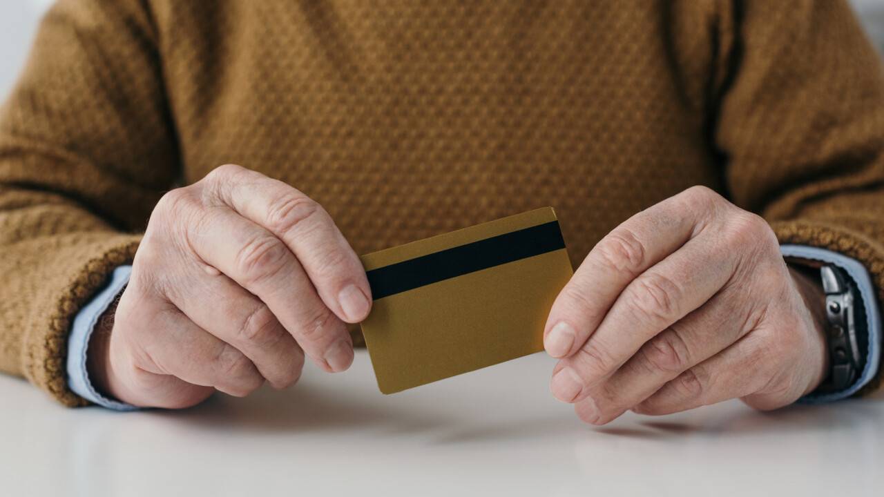 В каких сферах малого бизнеса Казахстана платят больше 500 тысяч тенге в месяц
