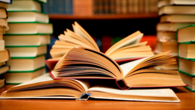 Ертегіден естелікке дейін: Министрлер мен депутаттар жазда қандай кітап оқыды?