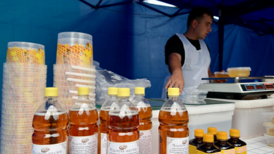 "Маңдай термен алған бал арзан тұрмайды". Отандық омарташылар негізгі үш мәселені атады