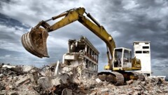 Үйі бұзылатын атыраулықтар әкімдік бекіткен бағамен келіспей шу көтерді