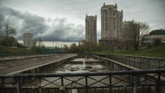 Алматыдағы ескі көпір топырақтың шайылып кетуіне байланысты уақытша жабылды