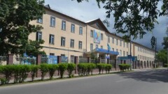 Алматы облысындағы колледжде студенттер ғимаратты әрлеу жұмысына тартылған