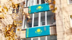 Астана тұрғындары Республика күніне орай мыңнан астам ту ілді