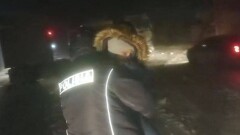 Ақтөбе облысының полицейлері қар құрсауында қалған 68 шетелдікке көмектесті