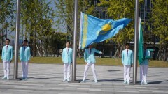 Азия Пара ойындарының қалашығында Қазақстан туы көтерілді