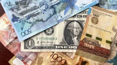 Биржада теңгеге шаққандағы доллар бағамы аздап төмендеді
