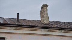 Шатырдан су ағып, қабырға қақырап тұр: Атыраулықтар тұрғын үй жағдайына шағымданды