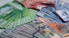 Доллар бағамы бір айда 10,17 теңгеге арзандады
