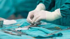 Алматыда дәрігерлер зілзала кезінде қауіпке қарамастан, науқастарға ота жасады