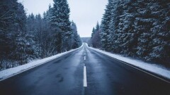 Ақмола полицейлері қар басқан трассалардың кадрларымен бөлісті