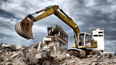 Үйі бұзылатын атыраулықтар әкімдік бекіткен бағамен келіспей шу көтерді