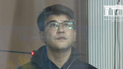 Салтанаттың киімін киіп алды: Бишімбаевтың қорғаушысы дәлелдемелерді алып тастау нұсқасы туралы айтты