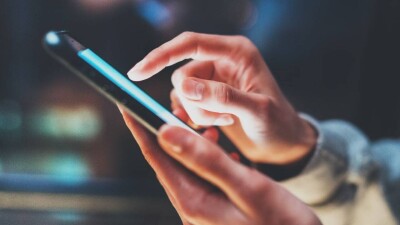 Қытайда шенеуніктерге жұмыс орнында iPhone қолдануға тыйым салынды