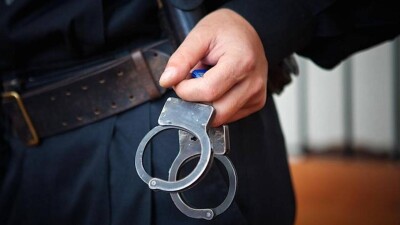 Полиция азаматтарды 3 млрд теңгеге алдаған қылмыстық топтың жетекшісін ұстады