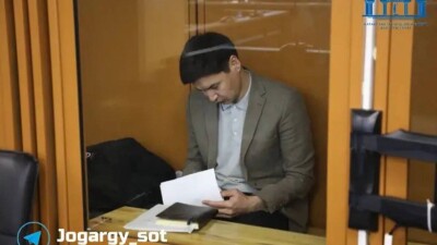 «Жаным ауырып, қайғырып тұрмын»: Сотталушы Байжанов Нүкенованы өлтіру ісі бойынша куәлік берді