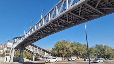 Алматыда тұрғындар өтінішінен кейін жаяу жүргіншілер өткелі салынды