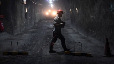 Зиянды жағдайда жұмыс істейтіндер үшін зейнеткерлікке шыққанға дейін арнайы төлем: заң Тоқаевқа қол қоюға жіберілді