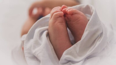 Петропавлда әкесі сәбиін бесінші қабаттың терезесінен лақтырмақ болды