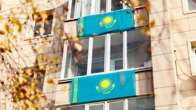 Астана тұрғындары Республика күніне орай мыңнан астам ту ілді