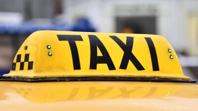 Алматыда 39 жастағы әйел 4 жасар қызын таксиде ұмытып кеткен