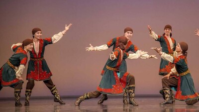 ДДСҰ-ның Астанадағы аймақтық комитетінің делегаттары дене шынықтыру ретінде қара жорға биледі